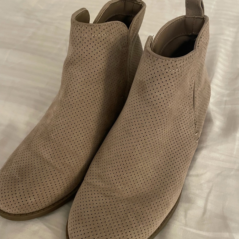 Universal Thread Booties - Picture 3 of 6